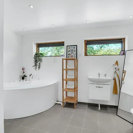 3 Bedroom Beautiful In
