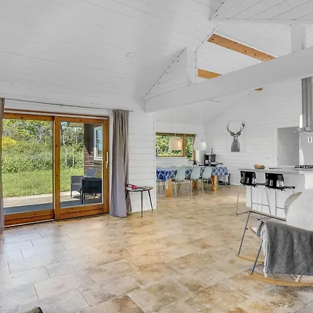 3 Bedroom Beautiful In Holiday home *