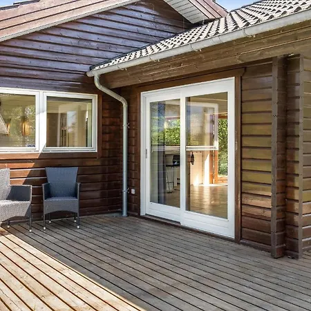 3 Bedroom Beautiful In Holiday home Farevejle