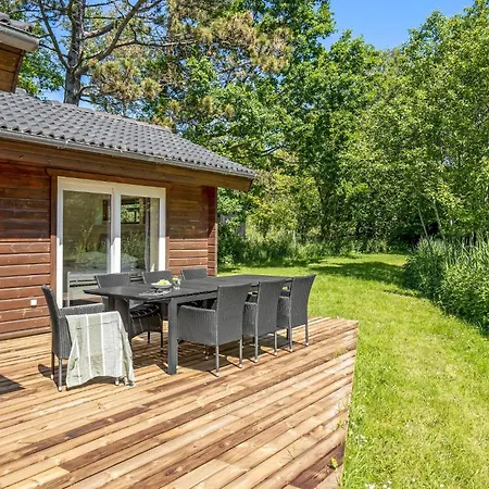 Three-bedroom In Holiday home *