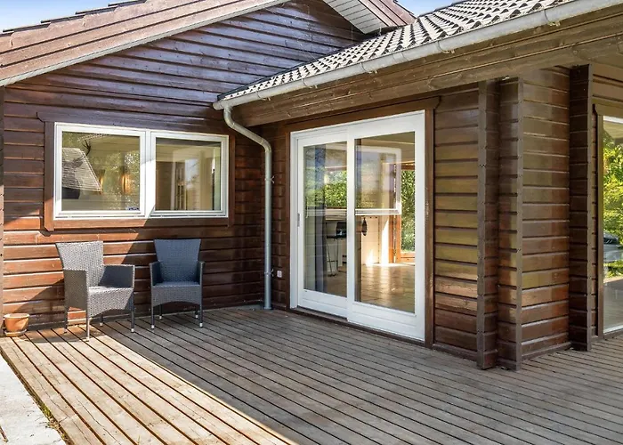 Three-bedroom In Сasa de vacaciones Fårevejle